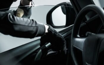 Koristio “ometač” za krađu 20.000 KM iz automobila