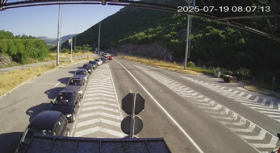Stanje na putevima širom Srpske i FBiH: Radovi, odroni i pojačana frekvencija vozila na granicama