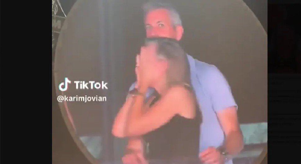 Jedan zagrljaj, milion problema: Ruši se svijet poznatog direktora