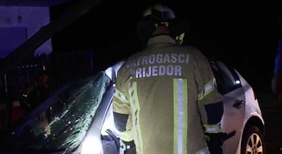 Vatrogasci objavili fotografije saobraćajke kod Prijedora: Žena prebačena na UKC