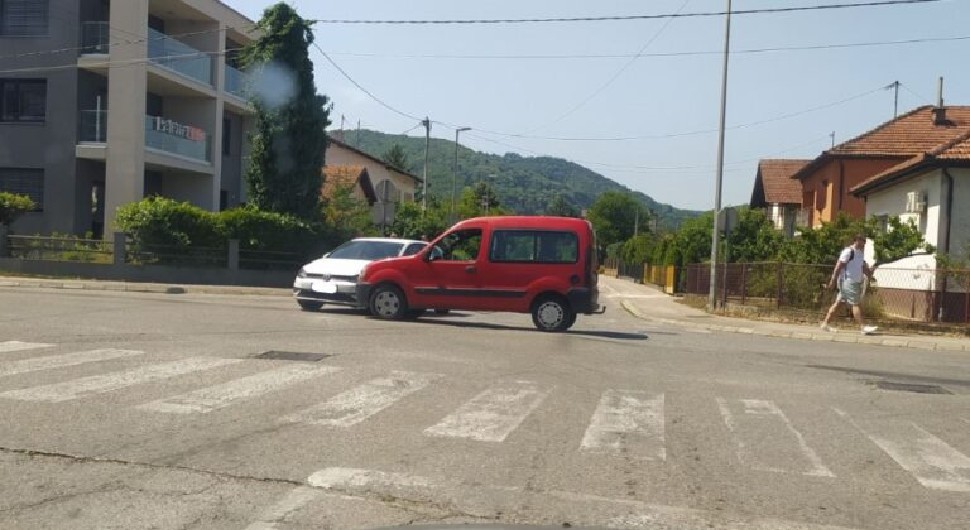 Sudar dva automobila: Saobraćajka u ovom banjalučkom naselju