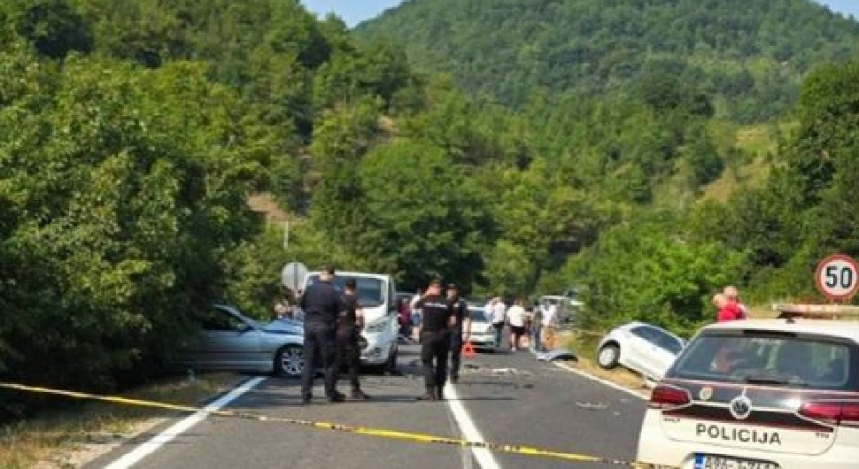 Teška nesreća u BiH: Dvije osobe povrijeđene, saobraćaj potpuno obustavljen