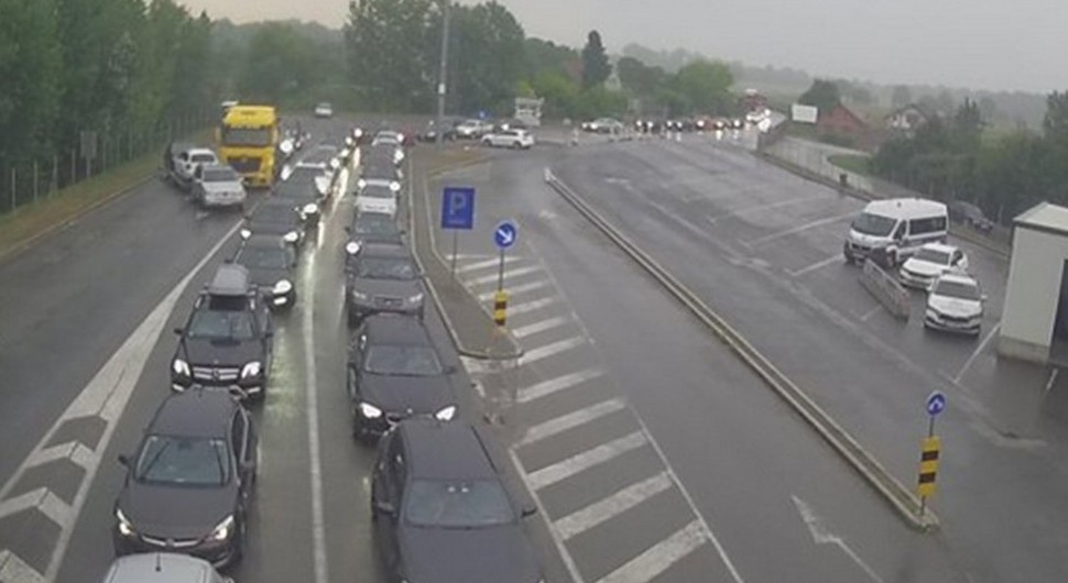 Duge kolone vozila na graničnim prelazima u BiH