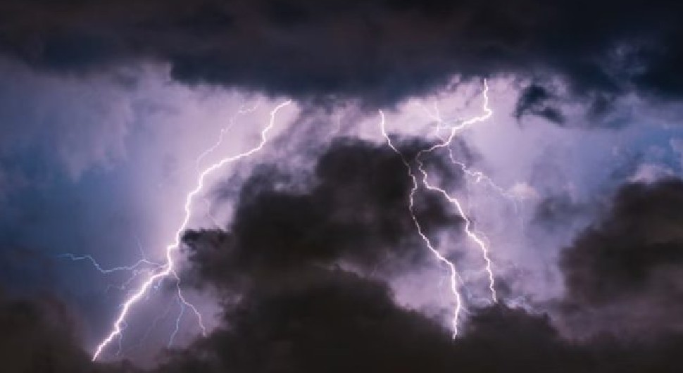 Grmljavinsko nevrijeme stiglo u Banjaluku: Izdata upozorenja