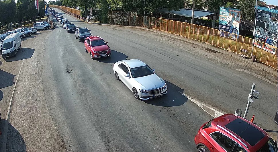 Pojačan saobraćaj na jednom graničnom prelazu