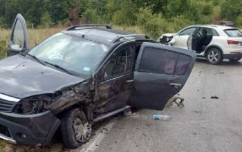 Tri osobe povrijeđene u sudaru vozila