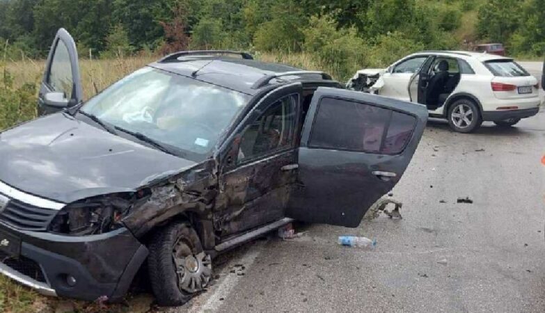 Tri osobe povrijeđene u sudaru vozila