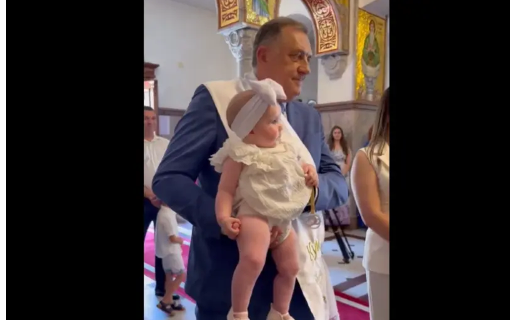 Dodik kumovao na krštenju djevojčici Bogdani, petom djetetu porodice Sredić