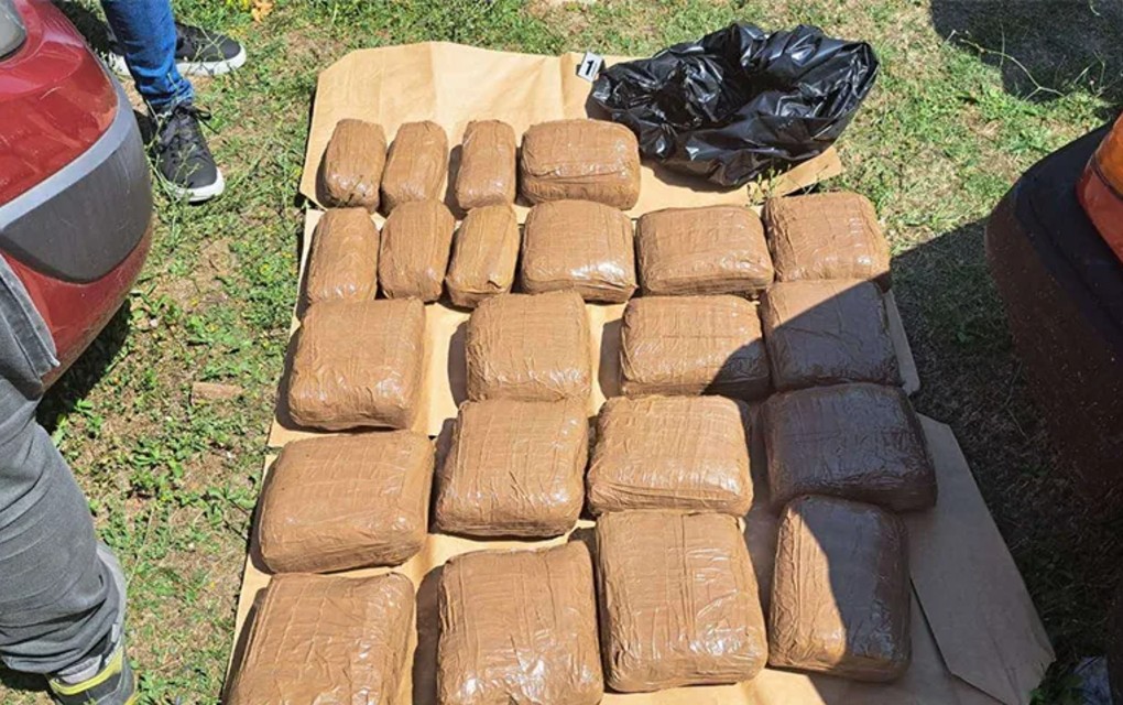 Akcija ”Insajder”: Zaplijenjeno 27 kilograma marihuane, uhapšen i taksista