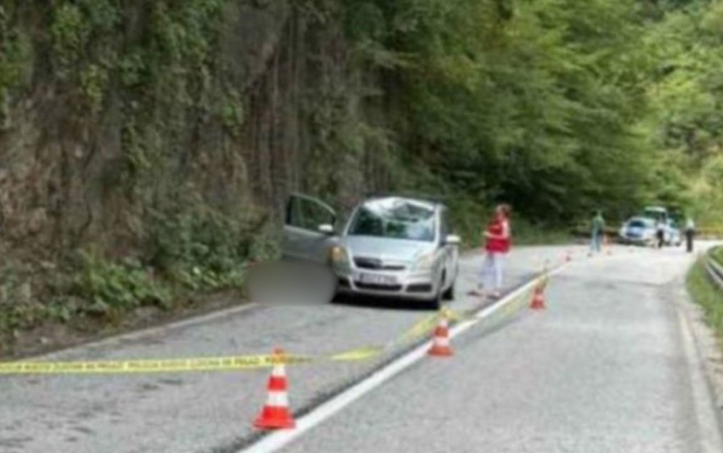 Stijena pala na vozilo kod Foče, poginuo suvozač