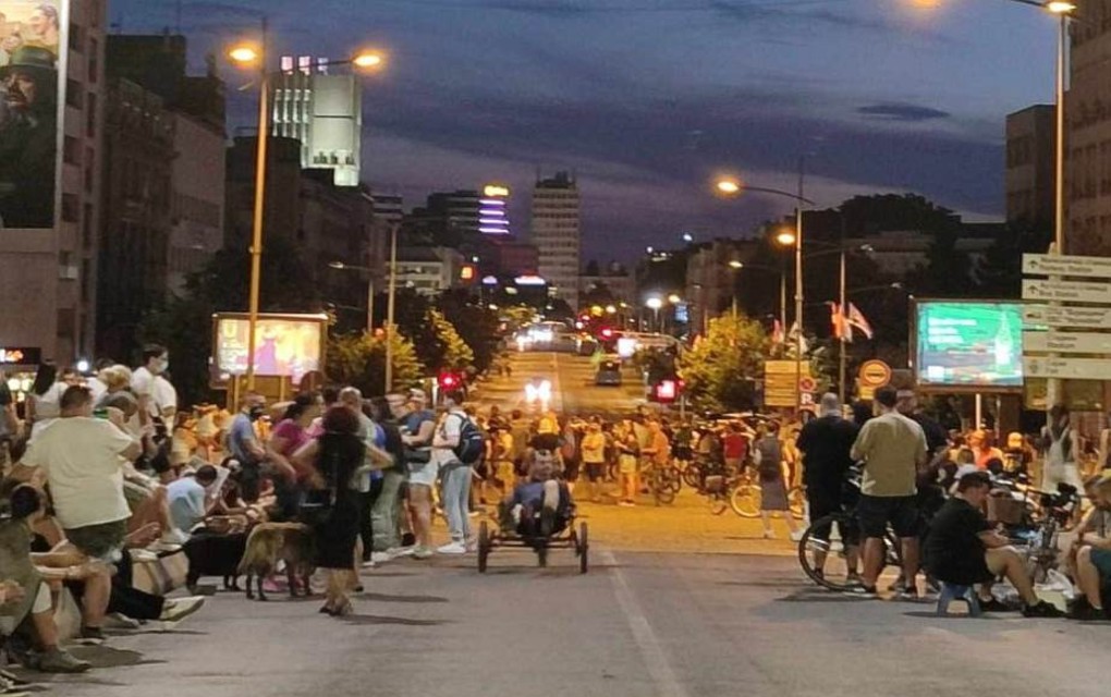 Okupljanja širom Srbije: Ponovo blokade ulica u više gradova, napeto u Novom Sadu