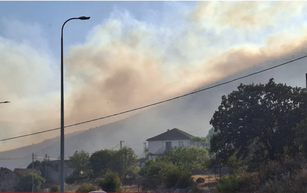 Haos u Trebinju: Vatra ide prema kućama, dim prekrio cijeli grad