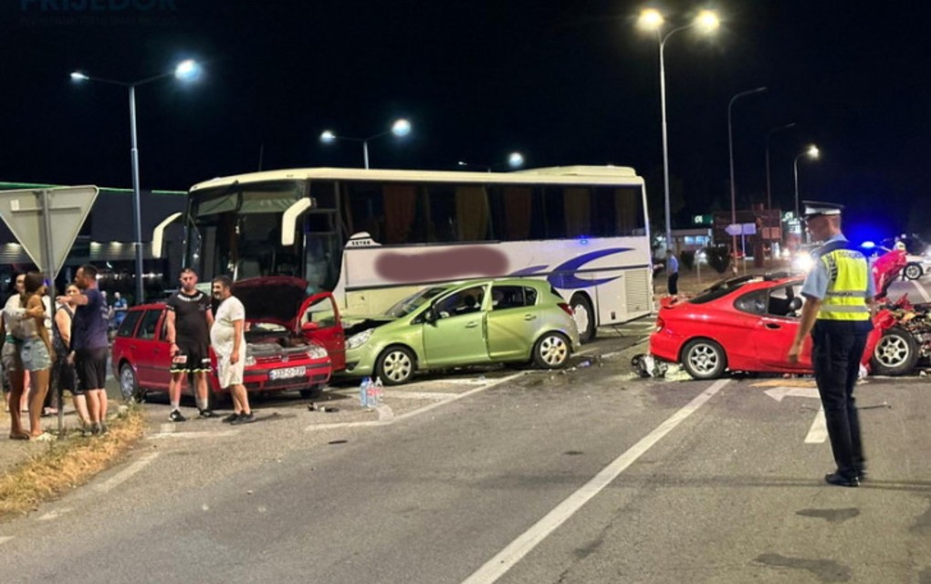 Težak sudar zatvorio magistralni put, više povrijeđenih