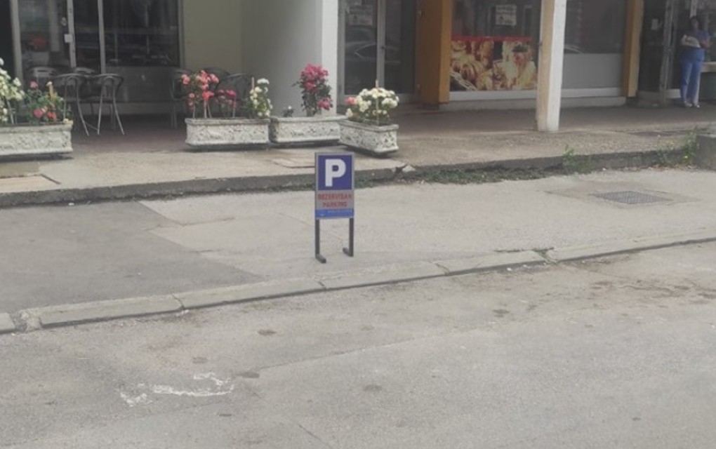 Javne površine u Banjaluci okupirane zabranama za parkiranje
