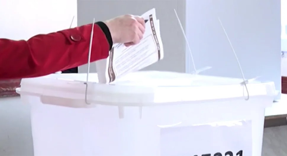 Ko će sprovesti referendum?