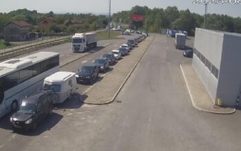 Duge kolone na šest prelaza