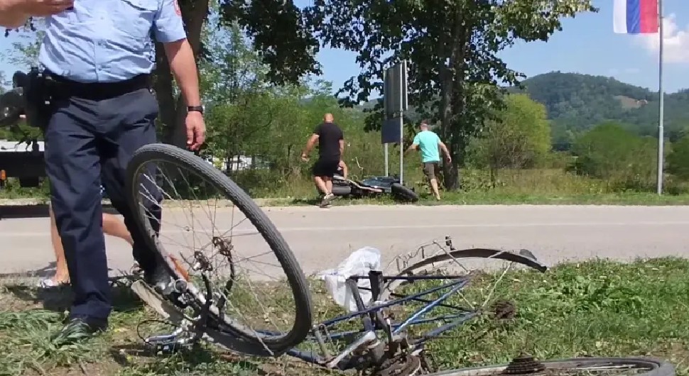 Sudar motocikla i bicikla, dvije osobe povrijeđene