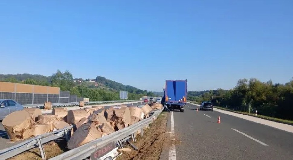 Teret se rasuo: Ovo su detalji udesa na auto-putu 9. januar