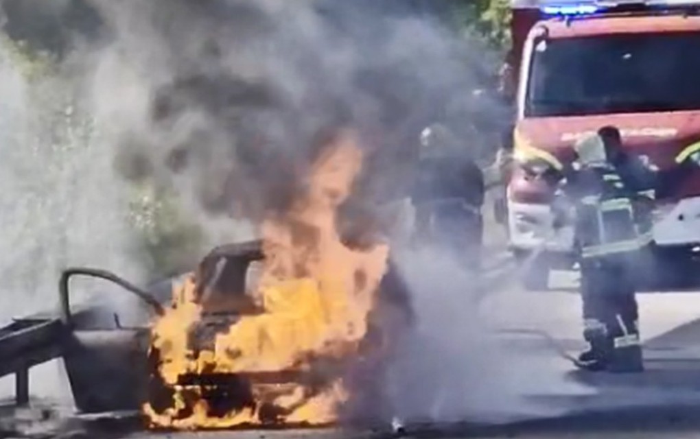 Zapalio se automobil na auto-putu Banjaluka-Prnjavor
