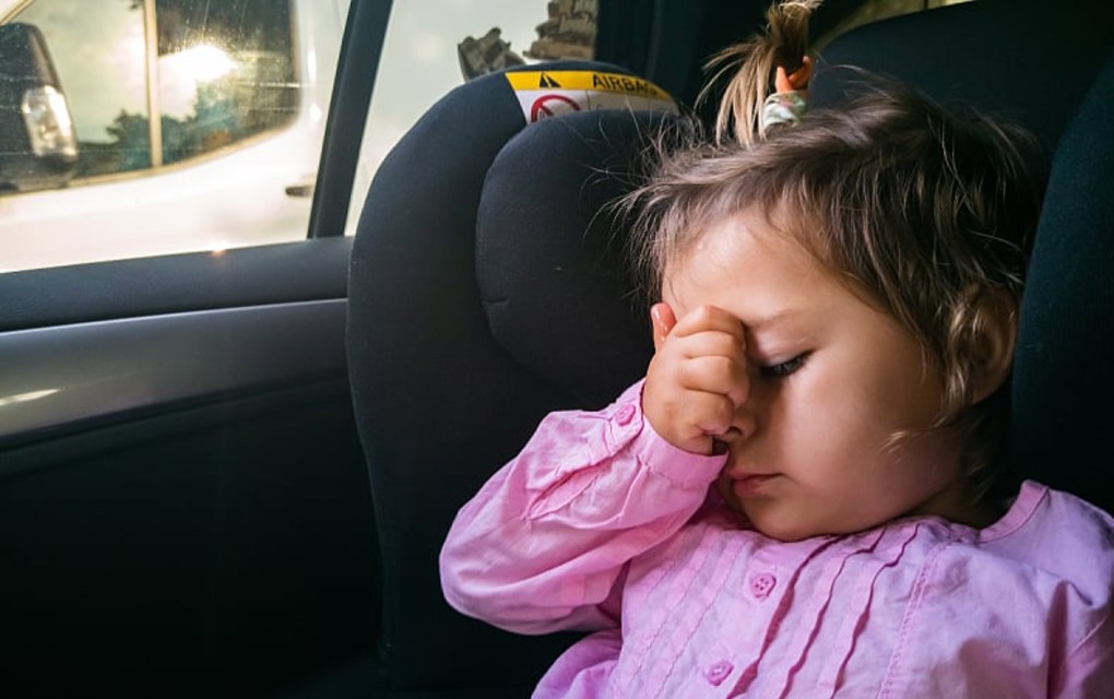 Kako spriječiti mučninu tokom duge vožnje kod djece? Trik s flasterima dijeli se mrežama