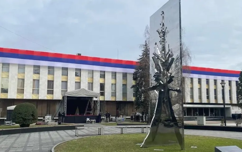 Bivši aktivista Nebojše Vukanovića iz Novog Grada prijetio BOMBOM Narodnoj skupštini?! UHAPŠEN JE!