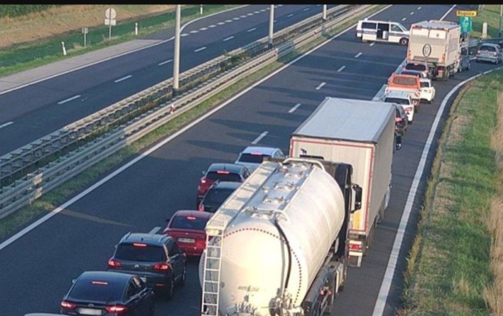 Stravična nesreća u Hrvatskoj: U sudaru cisterne i pet automobila poginula jedna osoba, četiri povrijeđene