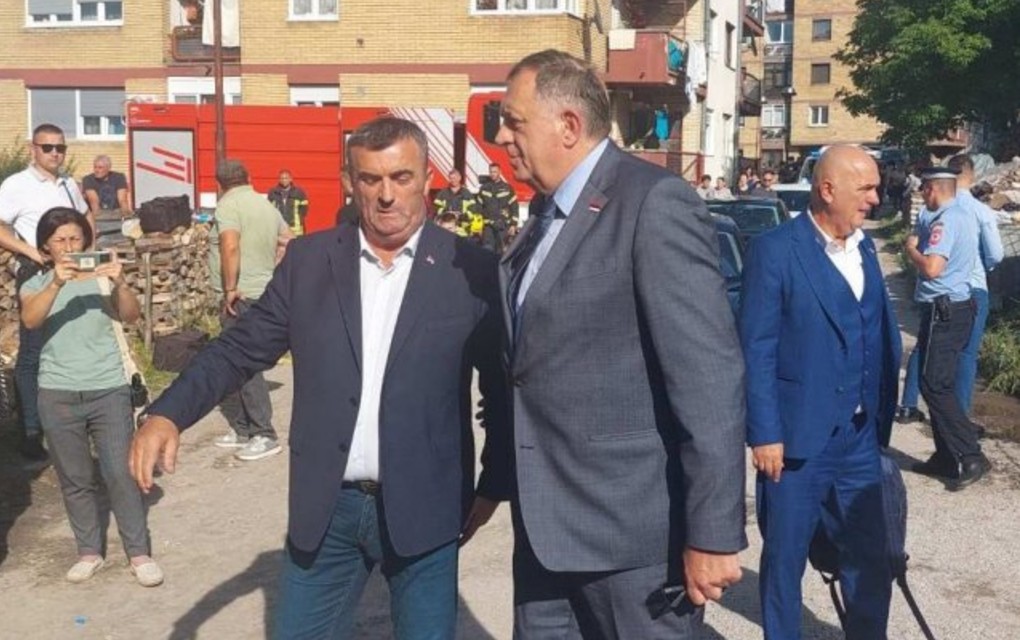 Dodik u Vlasenici obišao stambenu zgradu koja je oštećena u požaru