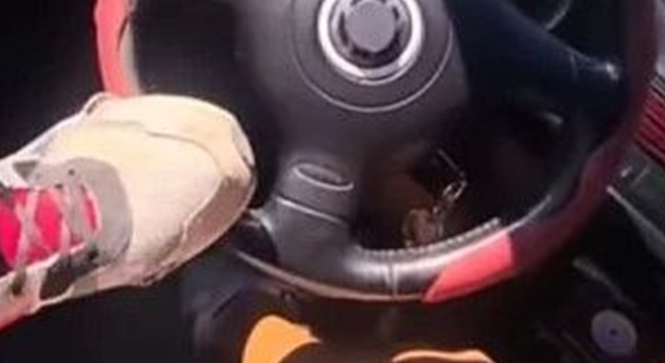 Uhapšen muškarac koji je automobil vozio nogom