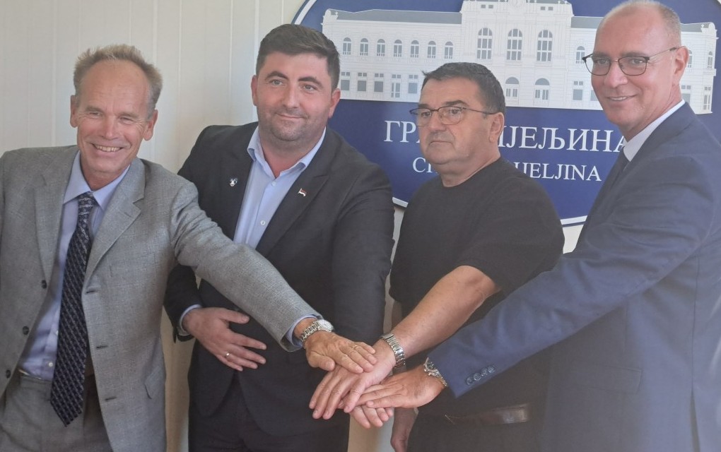 DOBRO MI IKAKO: Na Dan srpskog jedinstva Ljubiša Petrović potpisao sporazum o saradnji Bijeljine sa Tuzlom i Orašjem