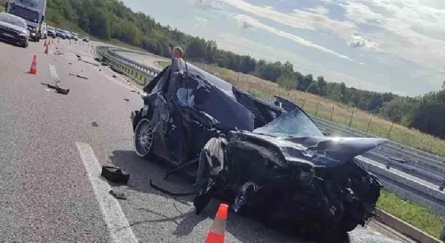 Detalji nesreće na auto-putu: Audi smrskan u sudaru s kamionom, vozač u bolnici