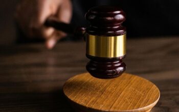 Napao bivšu ženu i njenog muža ispred suda