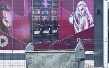 Promocija poroka pred kapijom banjalučke škole
