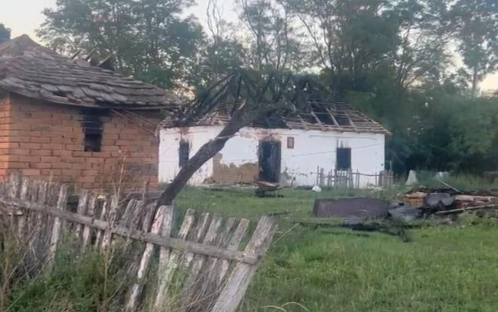 OVO JE KUĆA KOJU JE KRVNIK IZ OBRENOVCA ZAPALIO PRIJE UBISTVA! Pregazio komšiju, sve snimao – izgovorio JEZIVE RIJEČI: „Nije se nadao, a tamo mu gori kuća“