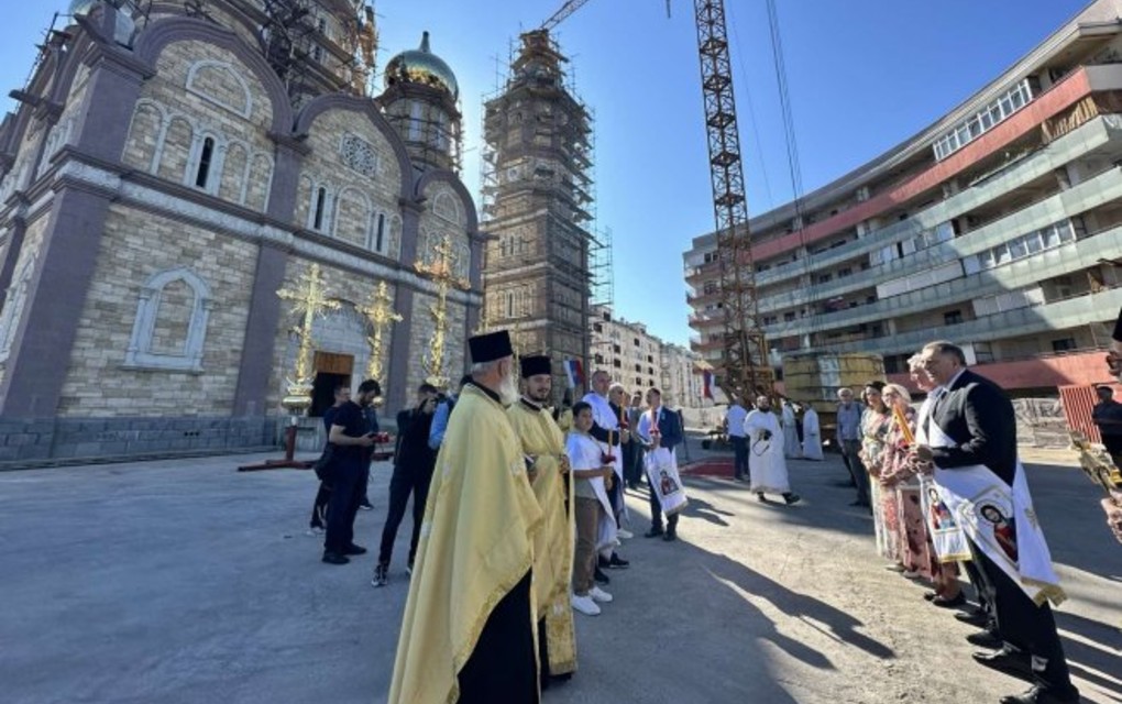 Osveštanje zvona Hrama Preobraženja Gospodnjeg u Banjaluci; Prisustvuju Dodik i Minić