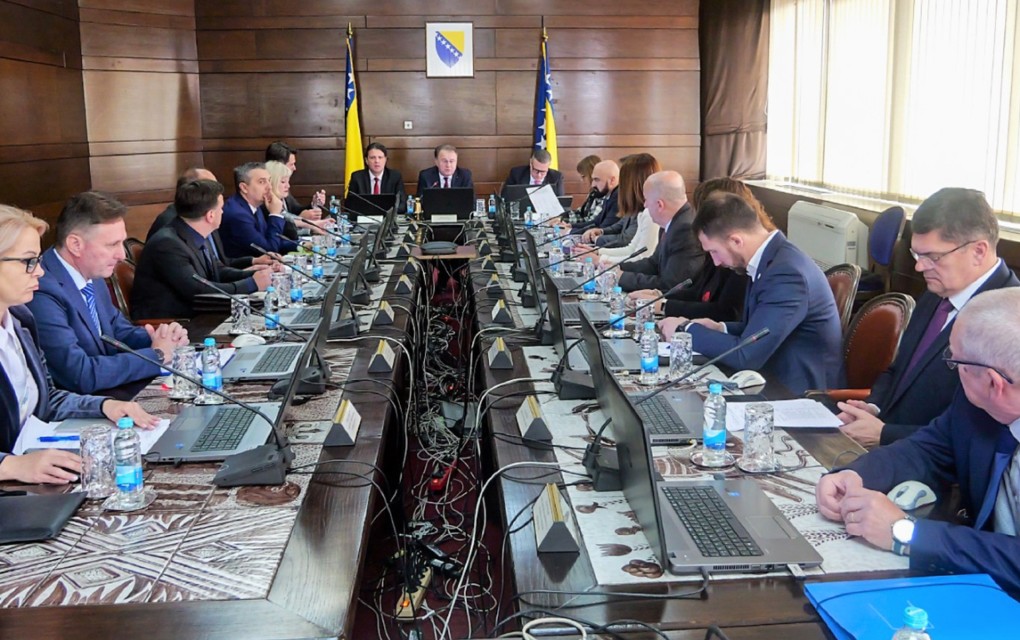 „Bolji BH entitet“ pred kolapsom: Nikšićeva Vlada prošlu godinu završila sa 180 miliona deficita -Istovremeno se zadužili za 533 miliona maraka!
