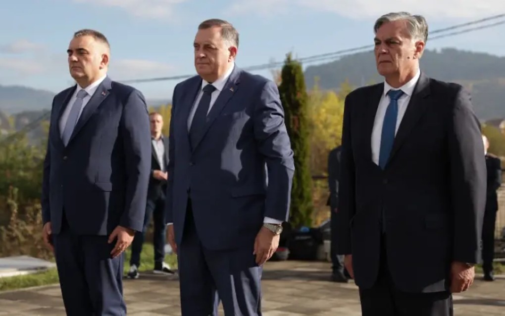 Dodik, Minić i Karan položili vijence na vojničkom groblju u Miljevićima