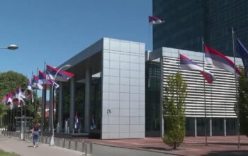 Samozvanac diktatorskim dekretima narušava ustavni poredak