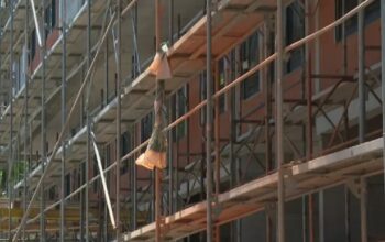 Radnik pao sa skele i poginuo