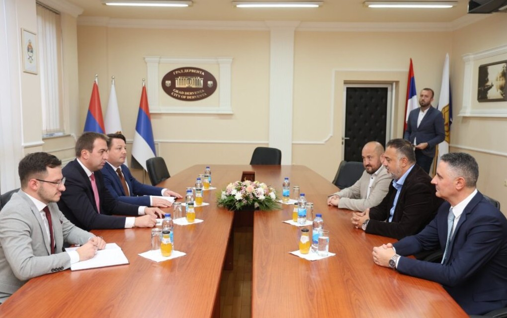 Selak u posjeti Derventi: Sastao se sa predsjednikom Osnovnog suda i gradonačelnikom Žunićem