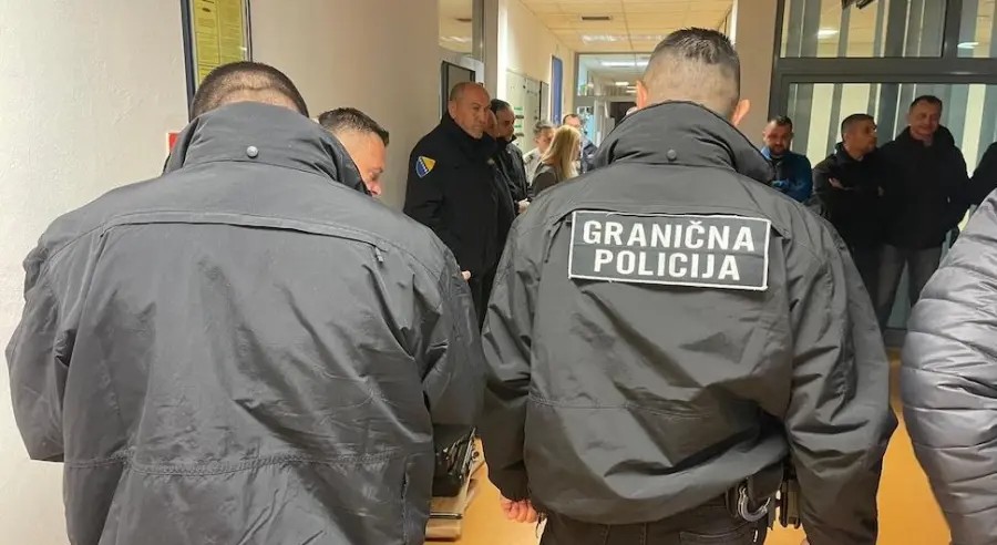 Velika akcija policije: Na „Arizoni“ rasturali krijumčarenu robu