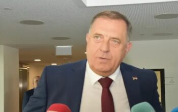 Njemačka i Francuska žele "obojenu revoluciju" u Srbiji