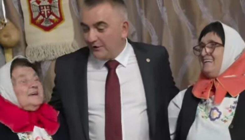 minić zapjevao