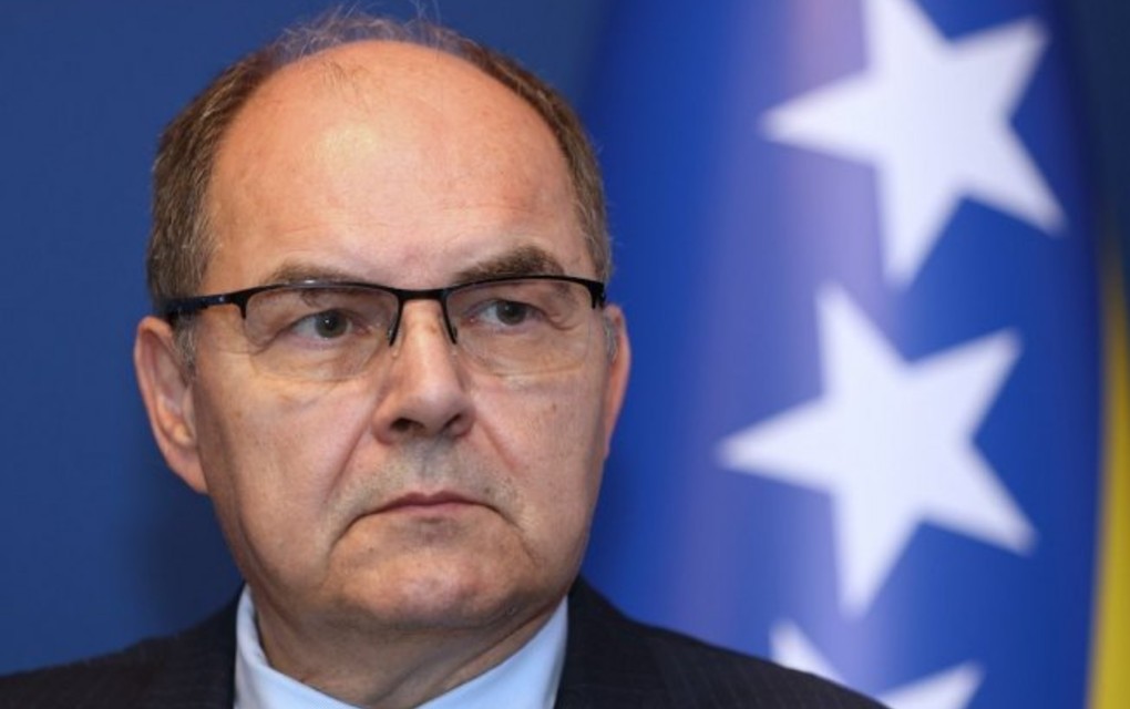 Amerikanci TRAŽE da ŠMIT ODMAH PODNESE OSTAVKU – Nijemci traže častan izlaz za posrnulog diplomatu?