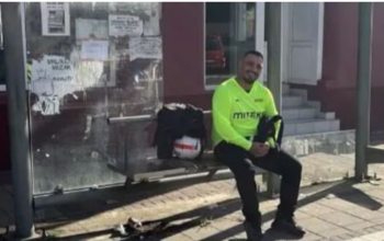 darko lazić čeka autobus