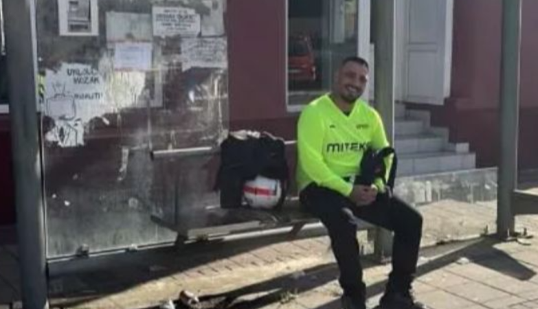 darko lazić čeka autobus