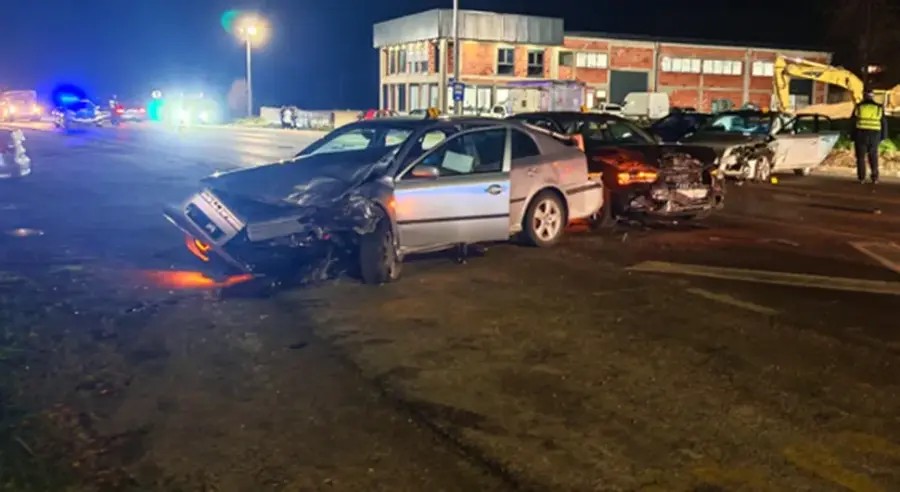 Težak sudar tri vozila kod Prijedora: Četiri osobe povrijeđene