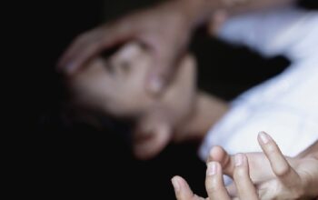 Oteli djevojku pa je silovali