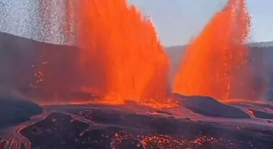 Nevjerovatan prizor na Havajima: Vulkan izbacuje lavu do 330 metara uvis
