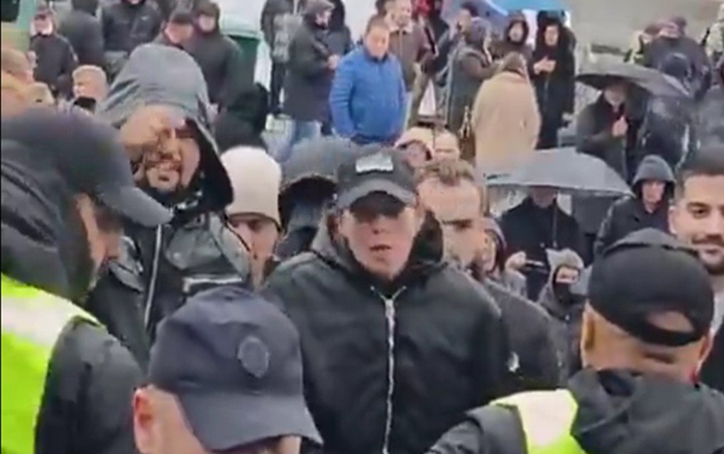 Tuča ispred Narodne skupštine