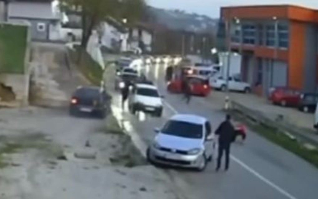 Epilog haosa u Velikoj Kladuši: Maloljetnik automobilom povrijedio četiri osobe, jednu teže